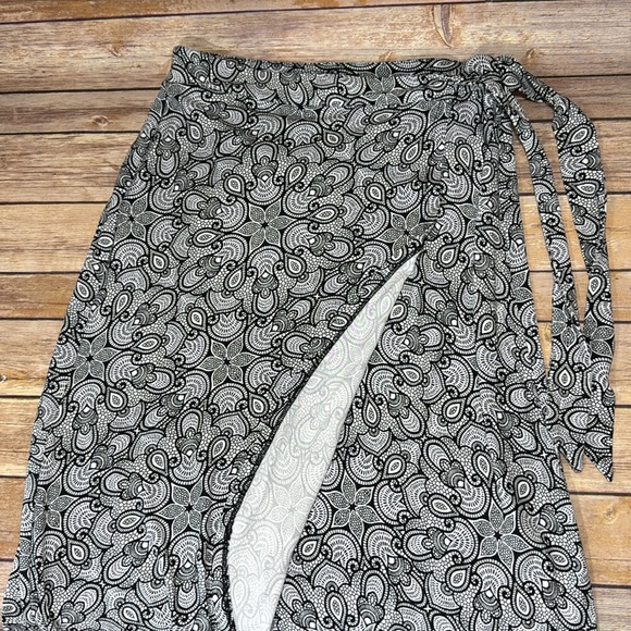 Adrienne Vittadini  Black and White Patterned Skirt - Picture 3 of 5